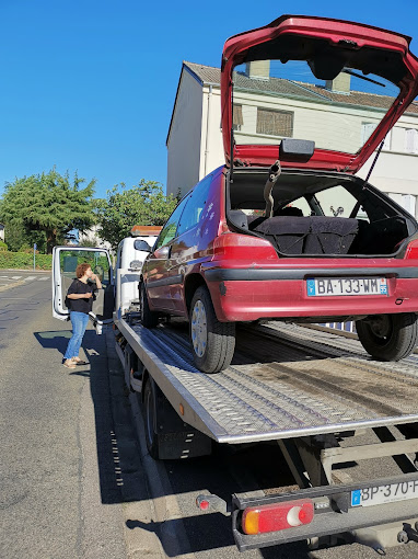 Aperçu des activités de la casse automobile AUTO DESTRUCTION située à CARRIERES-SOUS-POISSY (78955)